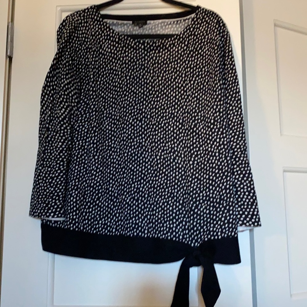 ☀️2/$15 SALE☀️Talbots B&W Pattern Sweater